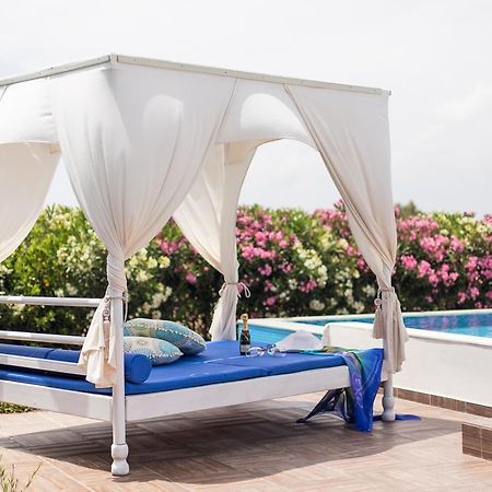 White Blue Villa Lakhania Luaran gambar