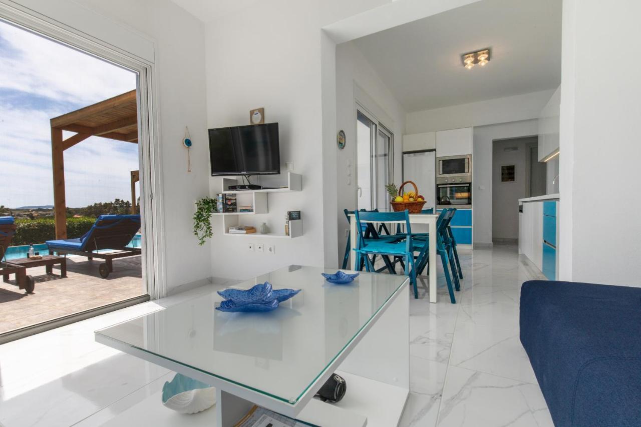 White Blue Villa Lakhania Luaran gambar