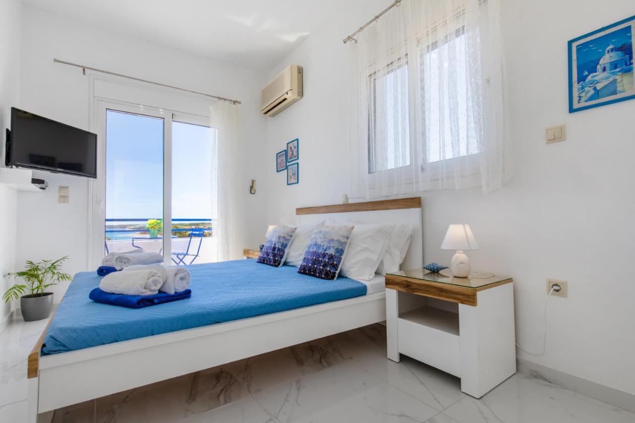 White Blue Villa Lakhania Luaran gambar