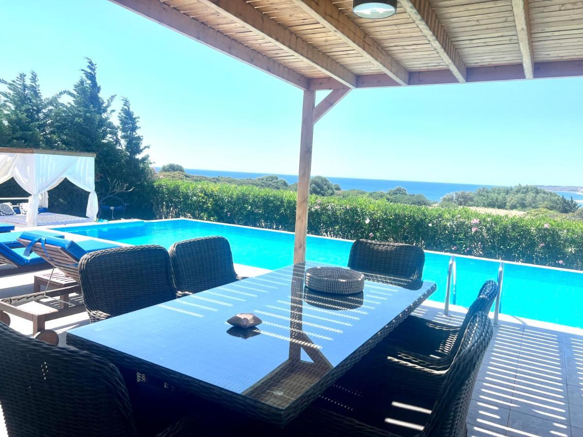 White Blue Villa Lakhania Luaran gambar