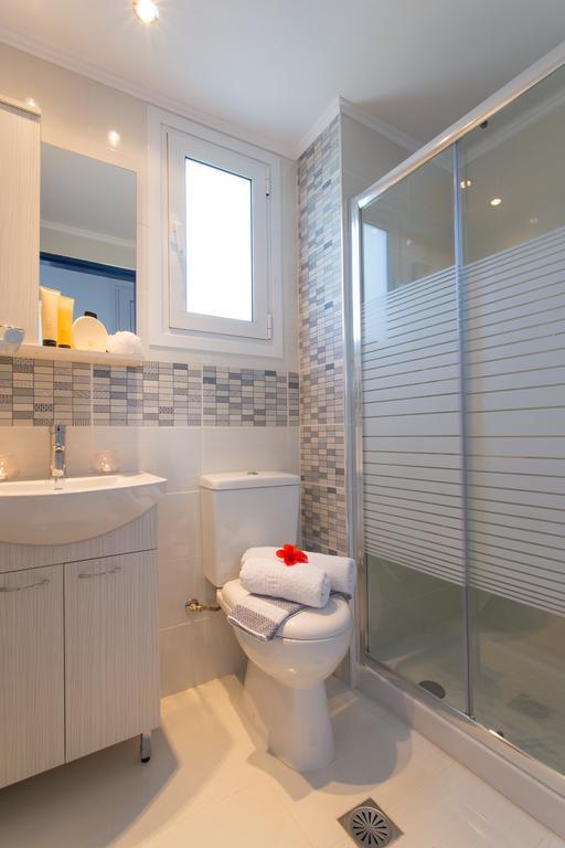 White Blue Villa Lakhania Luaran gambar