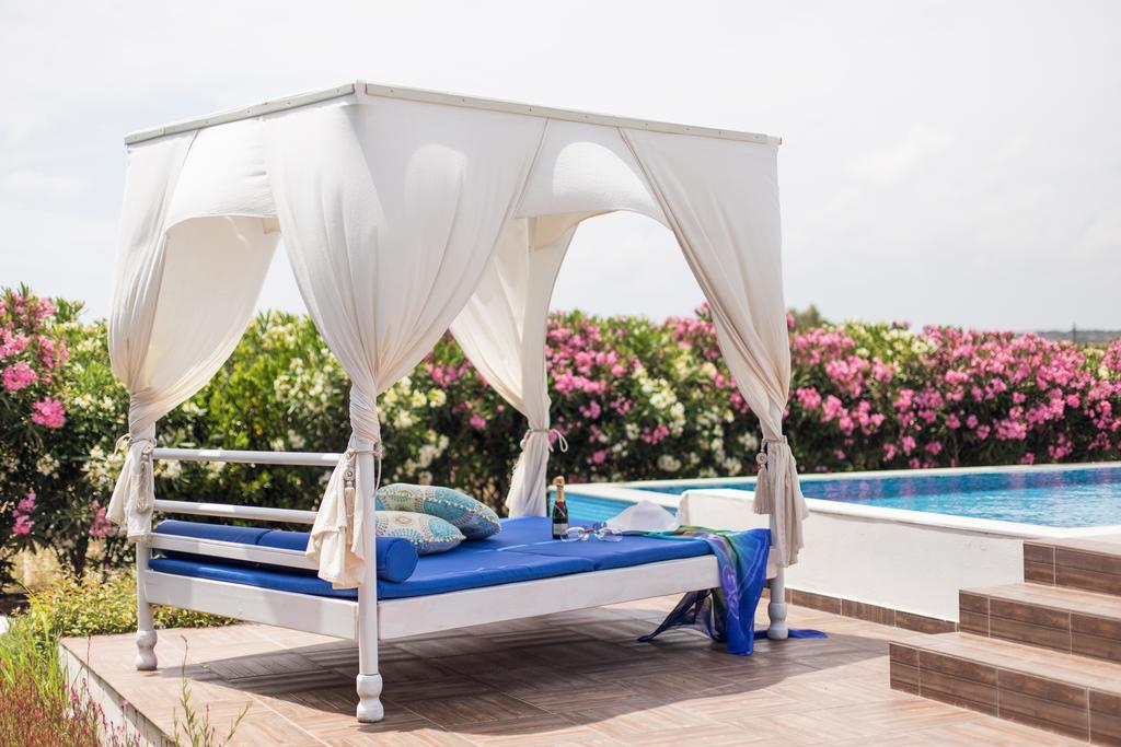 White Blue Villa Lakhania Luaran gambar